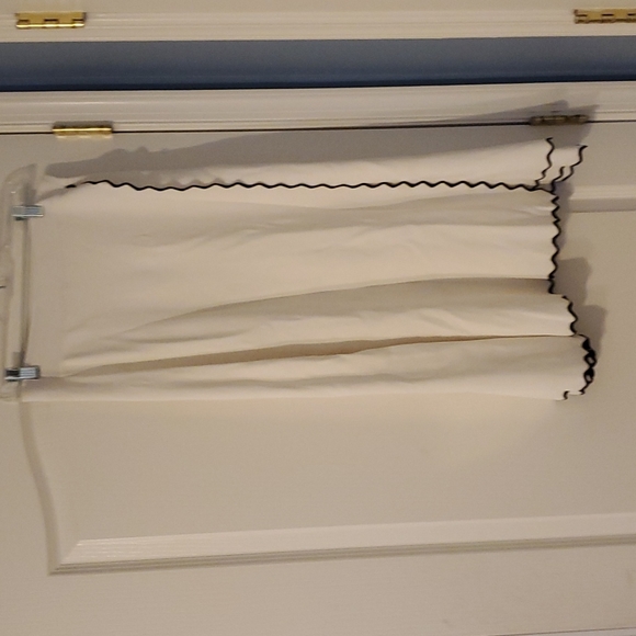 Set - Picture 3 of 4